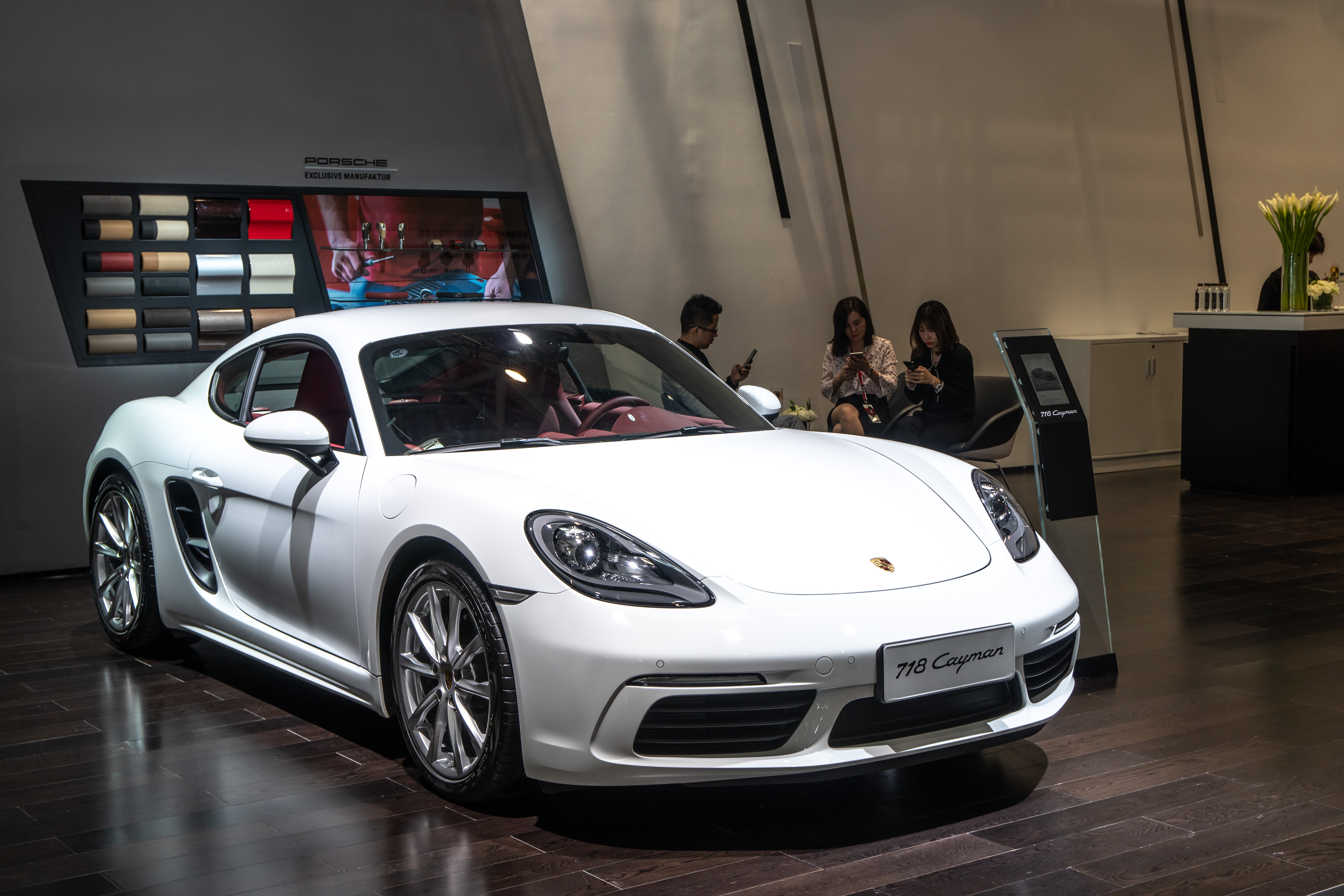 近500名车主集体维权保时捷官方回应将与客户协商解决方案