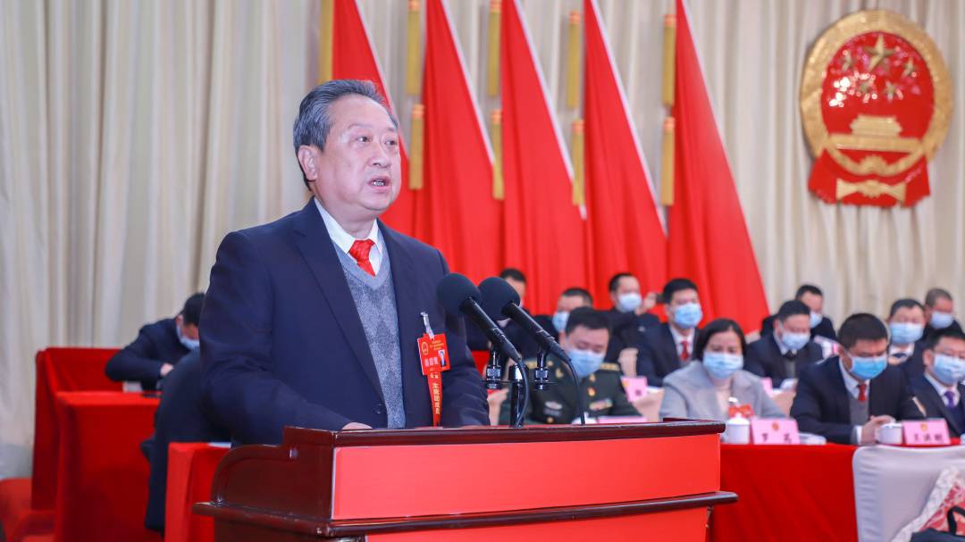 梅辉太作人大常委会工作报告梅辉太受通川区十一届人民代表大会绸务