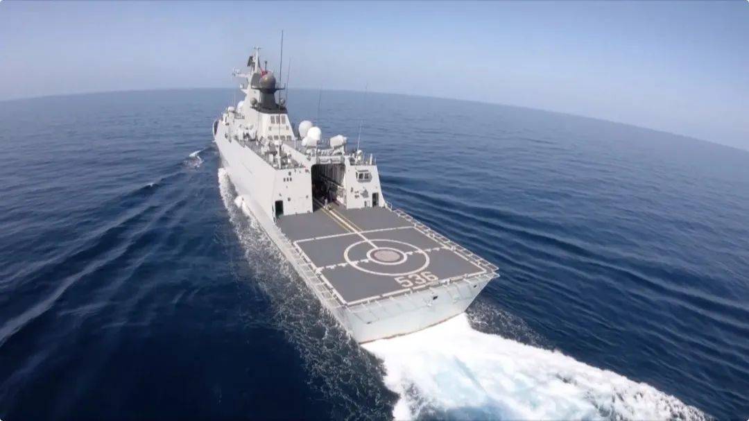 海军其他兵力攻击水面舰艇及潜艇4组8联装垂直发射系统"1130近防炮"