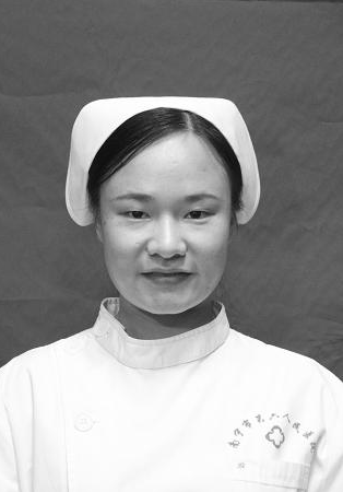 奋战在隔离区累出了黑眼圈瞒着父母逆行武汉广东援鄂护士朱海秀她说:"