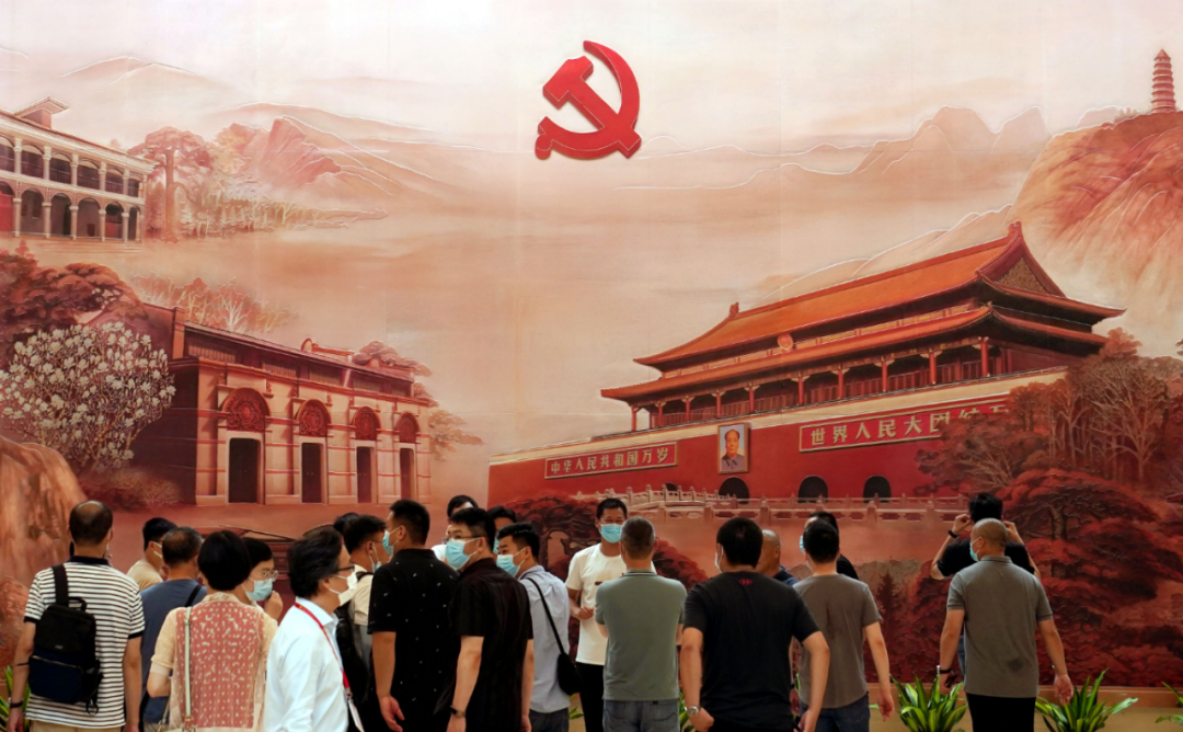 今天共庆百年华诞