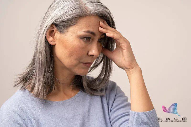 为什么压力大时会长白头发一夜愁白头是真的吗