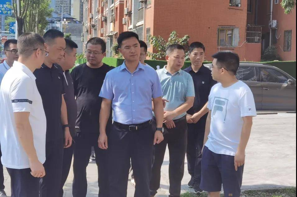 坚决做到立行立改,7月25日上午,区委副书记,区长覃永利前往惠民嘉苑